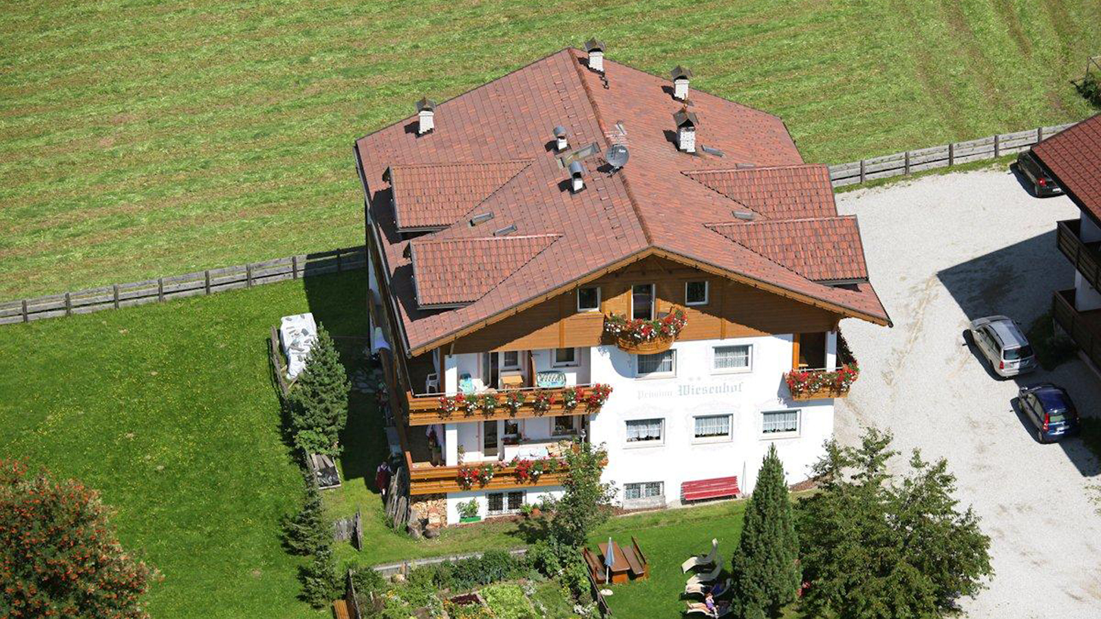 Vista panoramica dall'alto dell'Hotel Der Wiesenhof