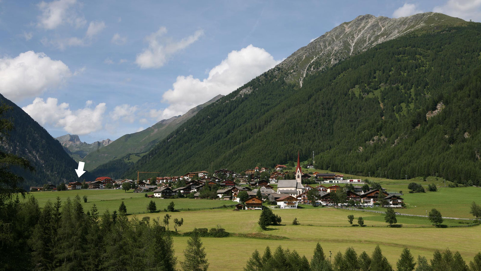 Blick auf das Dorf Vals mit Hinweis auf das Hotel Der Wiesenhof